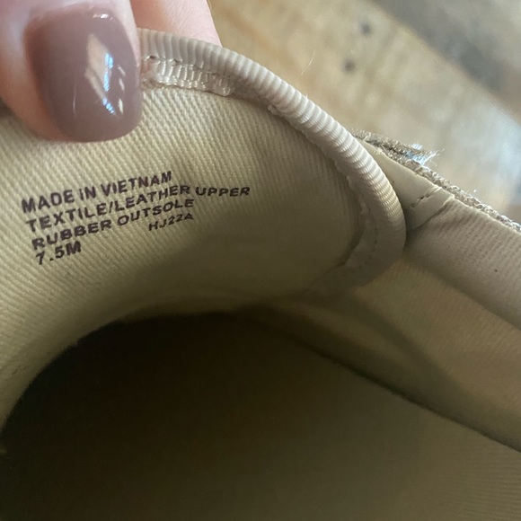 Brand New Michael Kors Sneakers Size 7 1/2 - Picture 3 of 8